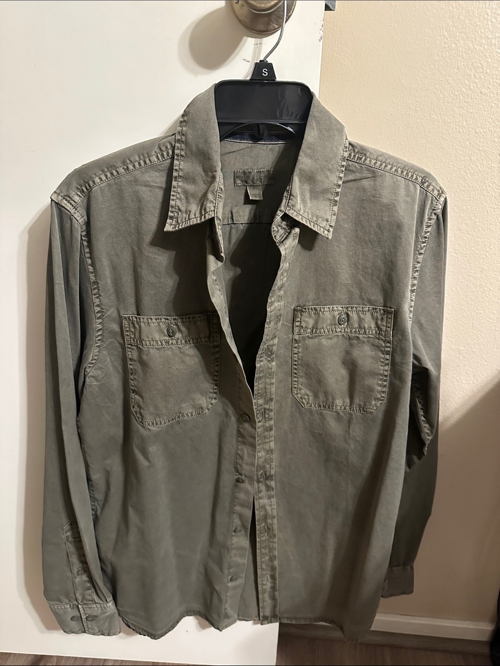 Casual Long-Sleeve Button-Down Shirt - Olive Green